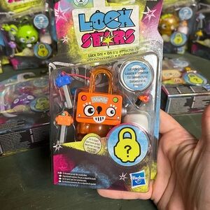 BIG LOT OF 17 LOCK STARS TOY